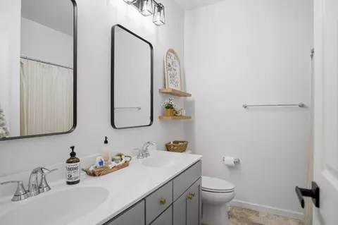 Bath - 7638 Path Dr, Hughson, CA 95326 photo 1 of 3