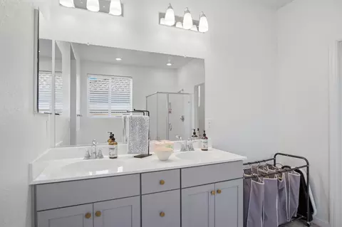 Bath - 7638 Path Dr, Hughson, CA 95326 photo 3 of 3