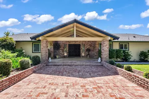 6112 E Slaton Ct, Stockton, CA 95215