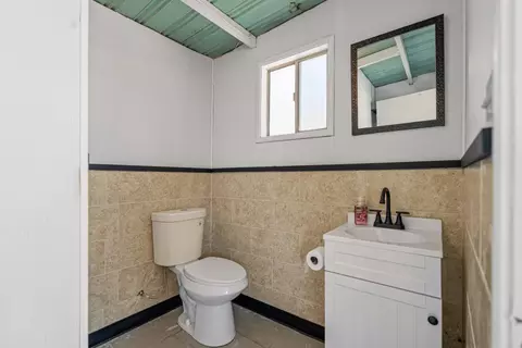 Bath - 1409 Payne Ave, Modesto, CA 95351 photo 3 of 4
