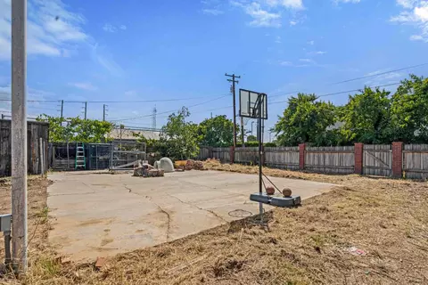 Exterior - 1409 Payne Ave, Modesto, CA 95351 photo 11 of 12