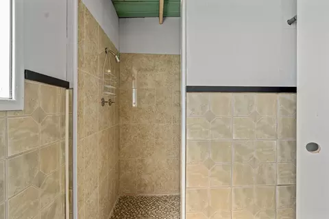 Bath - 1409 Payne Ave, Modesto, CA 95351 photo 4 of 4
