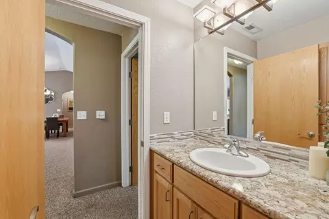 Bath - 1110 Madrone Ln, Placerville, CA 95667 photo 2 of 5