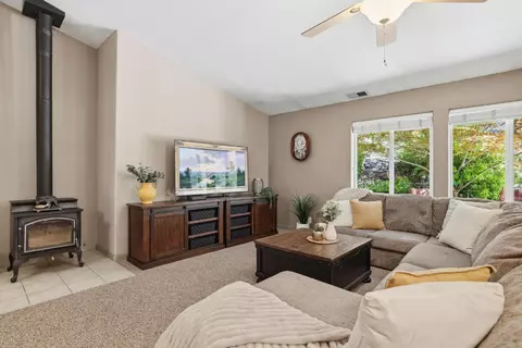 Living - 1110 Madrone Ln, Placerville, CA 95667 photo 3 of 4
