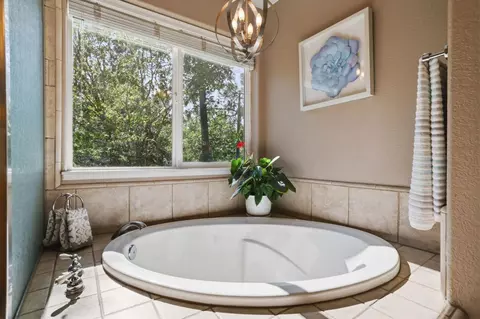 Bath - 1110 Madrone Ln, Placerville, CA 95667 photo 4 of 5