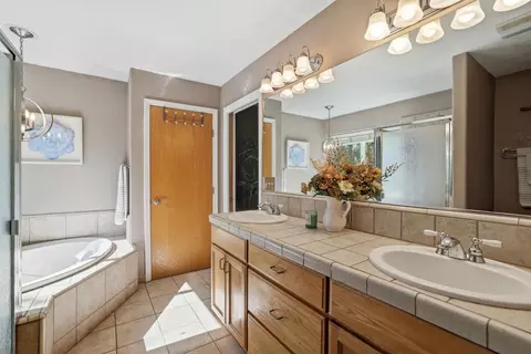 Bath - 1110 Madrone Ln, Placerville, CA 95667 photo 3 of 5