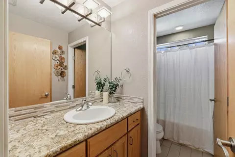 Bath - 1110 Madrone Ln, Placerville, CA 95667 photo 1 of 5