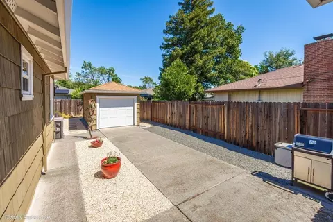 Exterior - 221 Sutter St, Auburn, CA 95603 photo 8 of 17