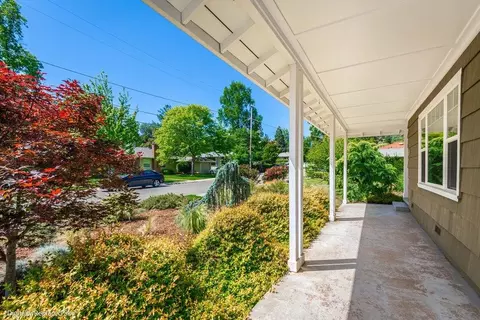 Exterior - 221 Sutter St, Auburn, CA 95603 photo 4 of 17
