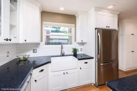 Kitchen - 221 Sutter St, Auburn, CA 95603 photo 4 of 6