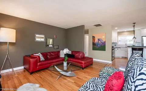 Living - 221 Sutter St, Auburn, CA 95603 photo 3 of 5