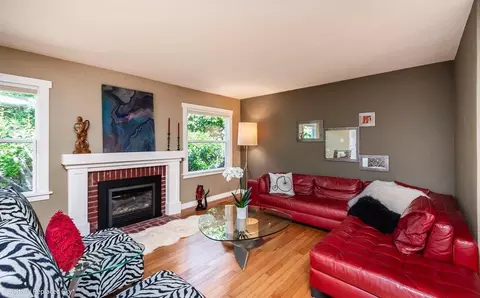 Living - 221 Sutter St, Auburn, CA 95603 photo 2 of 5