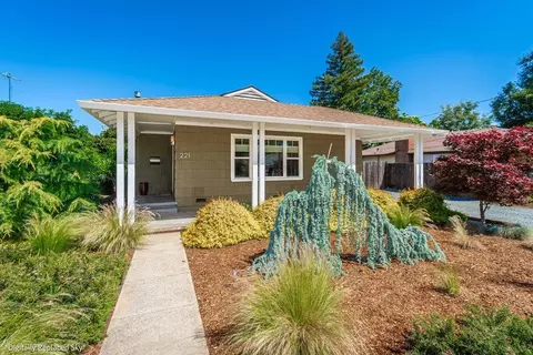 Exterior - 221 Sutter St, Auburn, CA 95603 photo 1 of 17