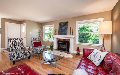 Living - 221 Sutter St, Auburn, CA 95603 photo 5 of 5