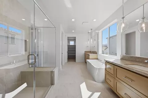 Bath - 751 Bandera Dr, Rocklin, CA 95765 photo 2 of 4