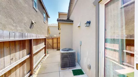 Exterior - 2904 Dillon Ln, Merced, CA 95348 photo 4 of 5