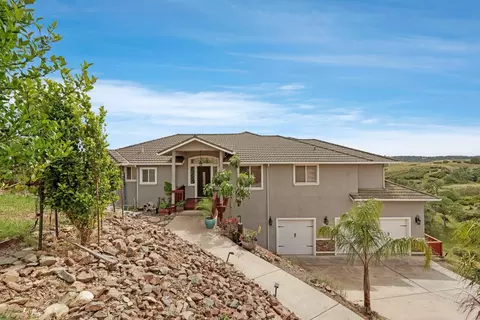 1111 Paradise Peak Rd, Valley Springs, CA 95252