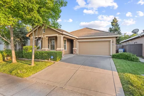 1642 Vosspark Way, Sacramento, CA 95835