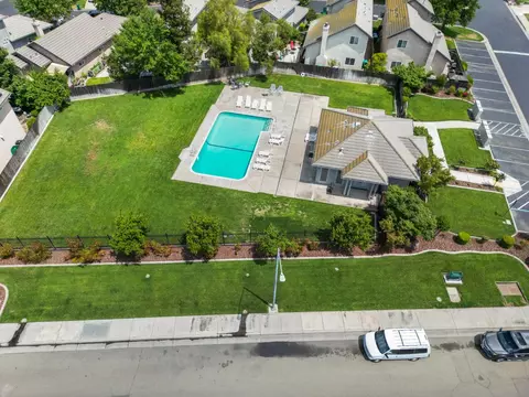 View/Area - 1327 Pippen Ln, Lodi, CA 95242 photo 3 of 4