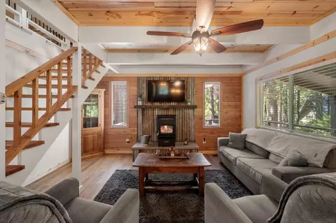 Living - 3026 Valley View Dr, Arnold, CA 95223 photo 2 of 3