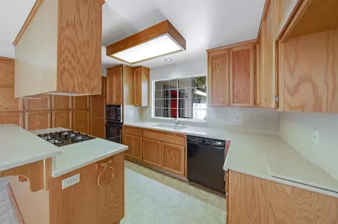 Kitchen - 5206 Sirbuck Way, Carmichael, CA 95608 photo 4 of 6