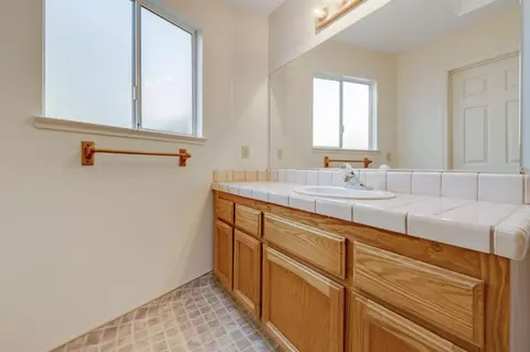 Bath - 5206 Sirbuck Way, Carmichael, CA 95608 photo 2 of 8