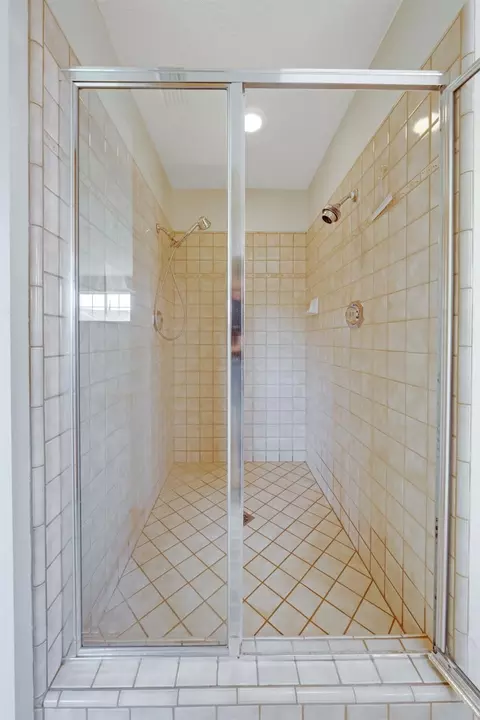 Bath - 5206 Sirbuck Way, Carmichael, CA 95608 photo 4 of 8