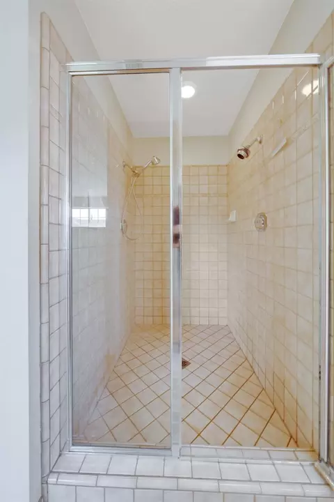 Bath - 5206 Sirbuck Way, Carmichael, CA 95608 photo 3 of 8