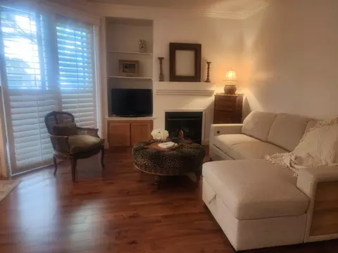 5207 Laguna Oaks Dr #27, Elk Grove, CA 95758