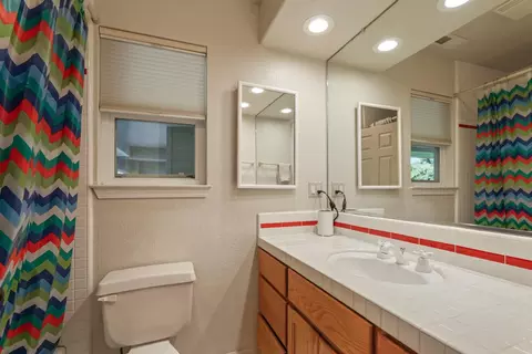 Bath - 17700 N Kennison Ln, Lodi, CA 95240 photo 3 of 10