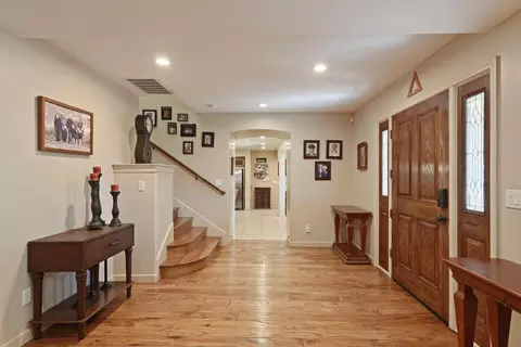Entry Way - 17700 N Kennison Ln, Lodi, CA 95240 photo 2 of 3