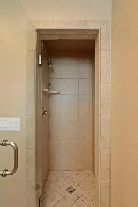 Bath - 17700 N Kennison Ln, Lodi, CA 95240 photo 2 of 10