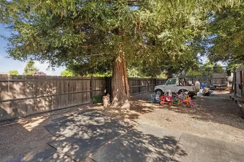 Exterior - 17700 N Kennison Ln, Lodi, CA 95240 photo 16 of 19