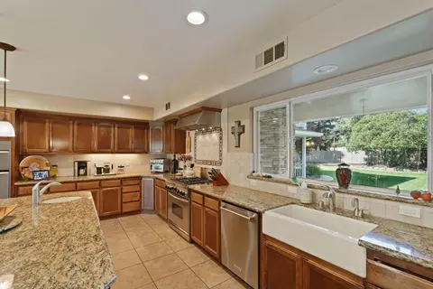 Kitchen - 17700 N Kennison Ln, Lodi, CA 95240 photo 2 of 8