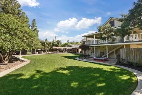 Exterior - 17700 N Kennison Ln, Lodi, CA 95240 photo 9 of 19