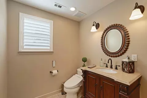 Bath - 17700 N Kennison Ln, Lodi, CA 95240 photo 1 of 10