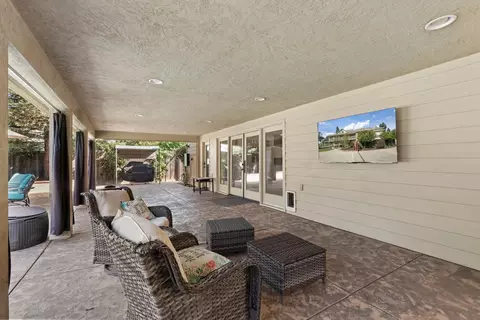Exterior - 17700 N Kennison Ln, Lodi, CA 95240 photo 6 of 19