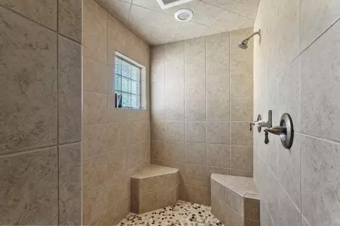 Bath - 17700 N Kennison Ln, Lodi, CA 95240 photo 8 of 10