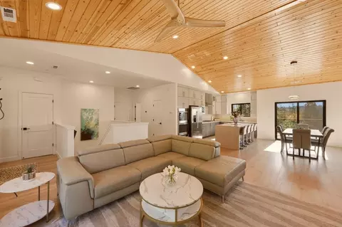 Living - 3321 Menominee Ct, Arnold, CA 95223 photo 2 of 3