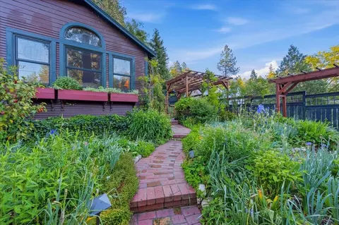 11005 Berggren Ln, Nevada City, CA 95959