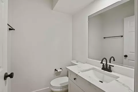 Bath - 3701 Colonial Dr, Modesto, CA 95356 photo 2 of 2