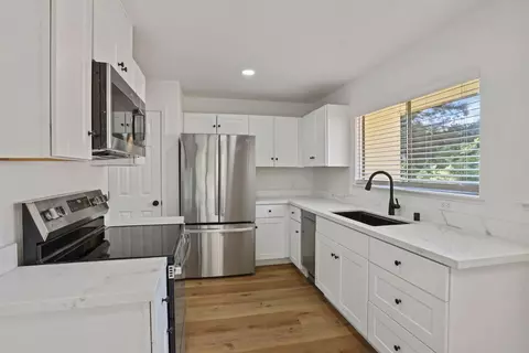 Kitchen - 3701 Colonial Dr, Modesto, CA 95356 photo 2 of 4