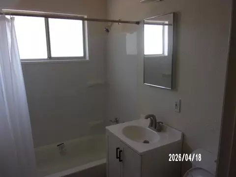 Bath - 921 S Elinor Ave, Olivehurst, CA 95961 photo 1 of 1