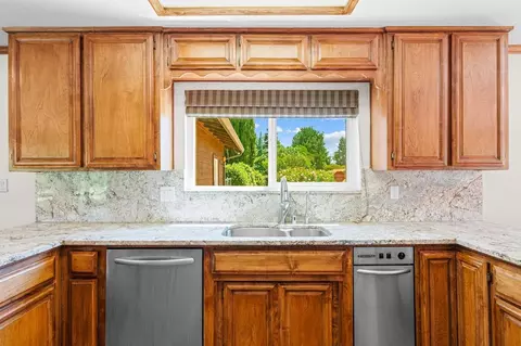 Kitchen - 27701 S Fairoaks Rd, Tracy, CA 95304 photo 6 of 7