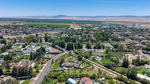 View/Area - 27701 S Fairoaks Rd, Tracy, CA 95304 photo 7 of 10