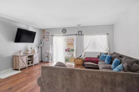Living - 1913 St Augustine Ct, Modesto, CA 95358 photo 2 of 2