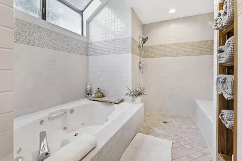 Bath - 26960 El Macero Dr, El Macero, CA 95618 photo 3 of 10
