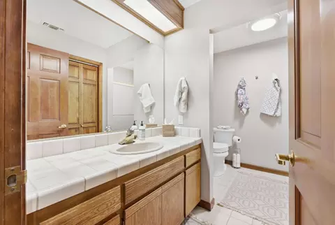 Bath - 26960 El Macero Dr, El Macero, CA 95618 photo 9 of 10