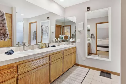 Bath - 26960 El Macero Dr, El Macero, CA 95618 photo 2 of 10