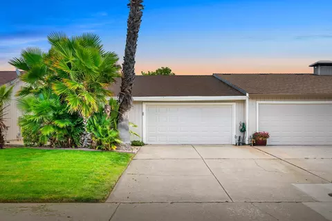 7677 Harvest Woods Dr, Sacramento, CA 95828